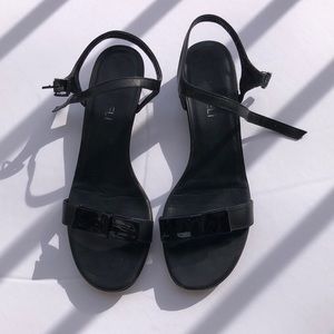 Van Eli  bow sandals